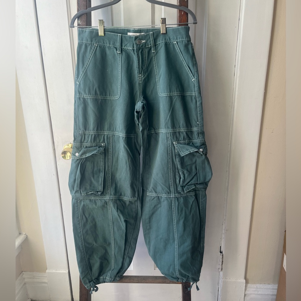 PacSun Low Rise Wide Leg Cargo Pants - Women’s W26.